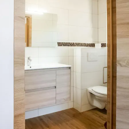 Superb In Near Centre Apartament Spa